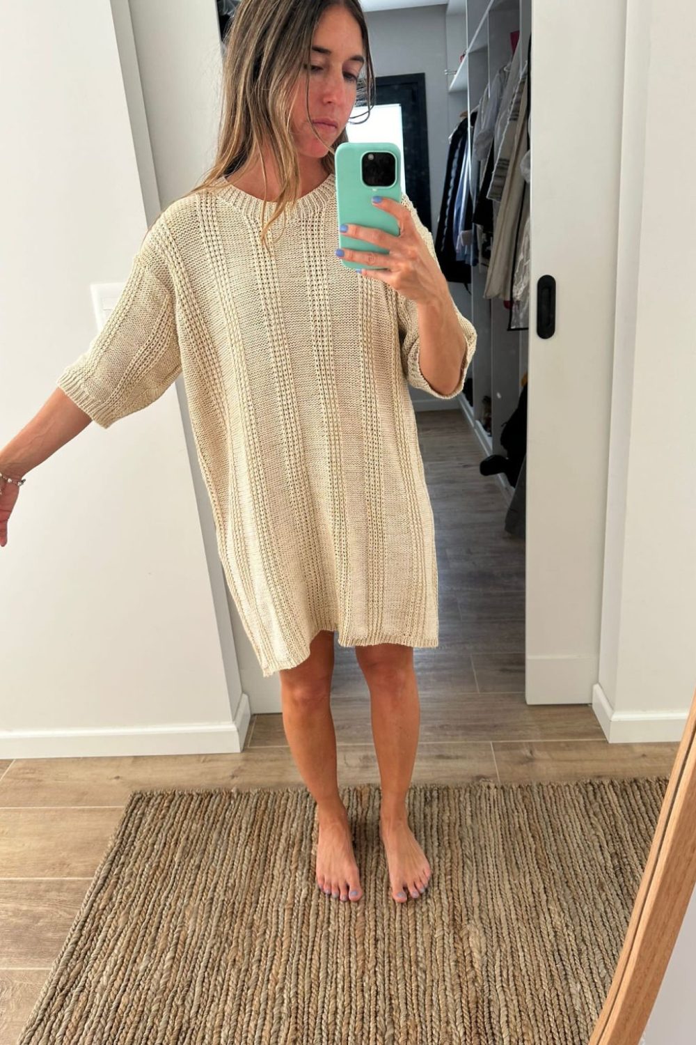 Vestido tejido con manga sin ruedo